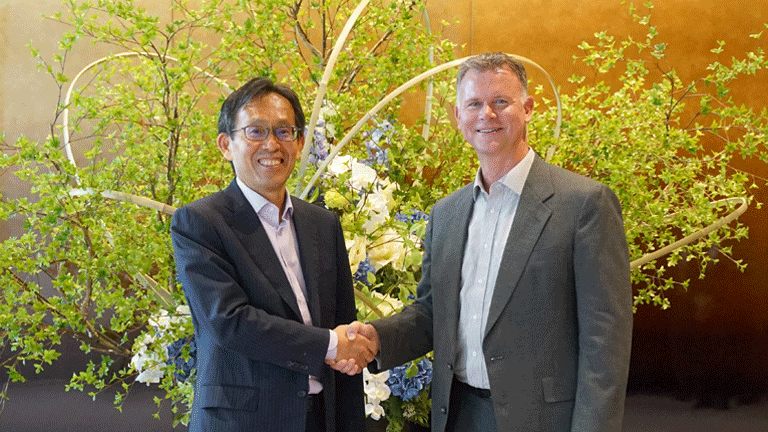 左: 三井物産 代表取締役 副社長執行役員CDIO 米谷佳夫、右: Quanitinuum COO Tony Uttley